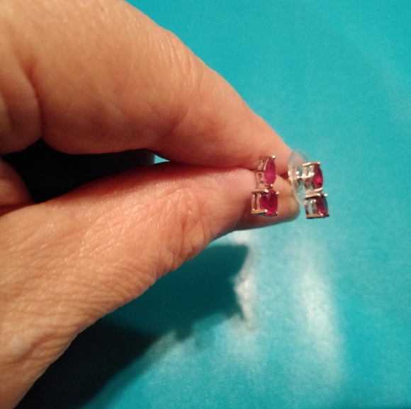 AFRICAN RUBY EARRINGS - Picture 2 of 4